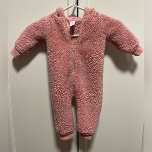 2 for 15$ ❤️ Carter's ❤️ 6-9M Pink Winter Suit Footie